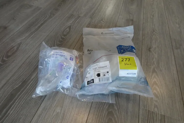 Konvolut Ambu SPUR II Beatmungsbeutel (Resuscitator), Einweg, versch. Größen